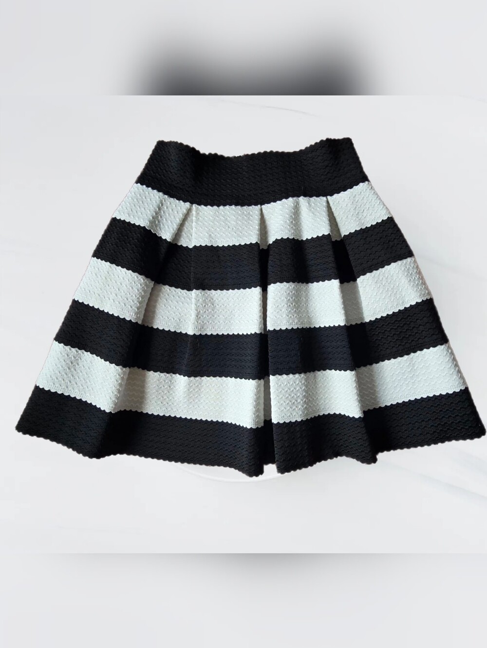 Women’s Textured Black & White Stripe Skirt - "Ginger G." Brand - Size M - EUC